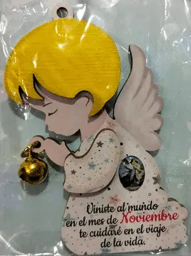 ANGEL DE LA GUARDA COLGANTE CON CASCABEL.NOVIEMBRE